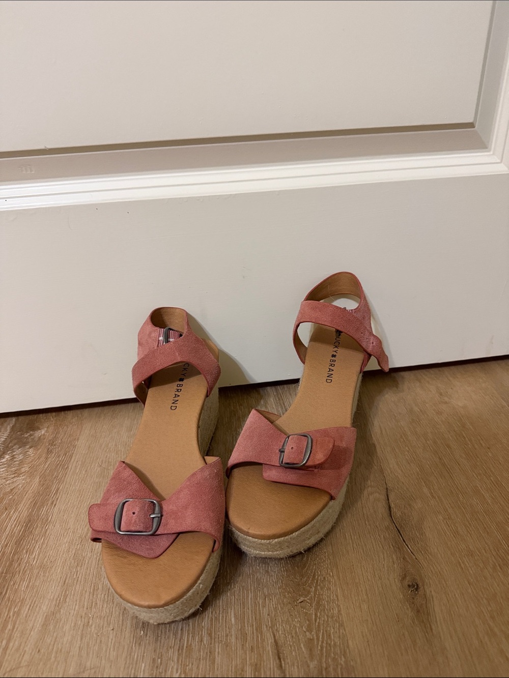 Lucky Brand Womens Pink Suede Buckle Platform Sandals - Picture 1 of 5